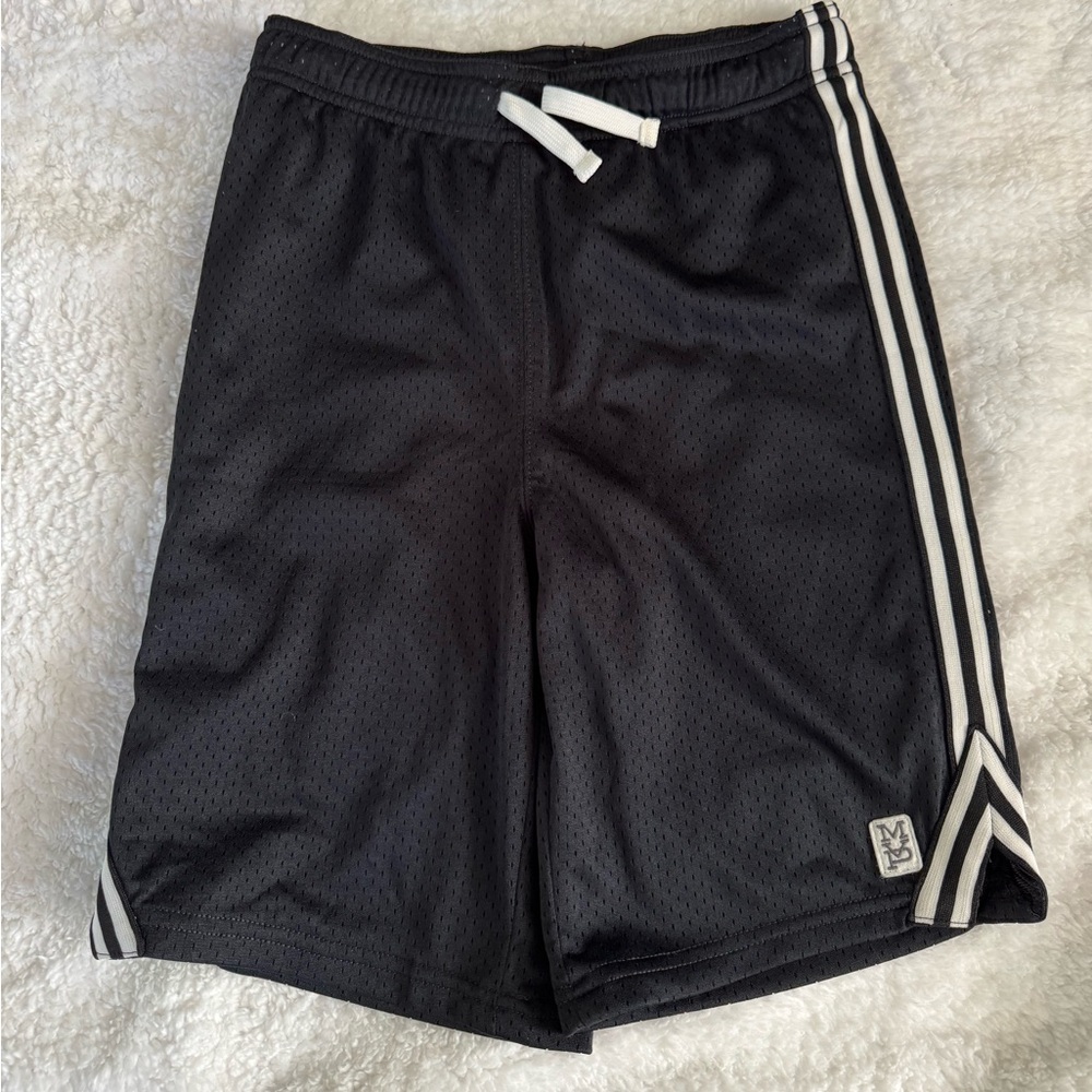 🍋NWT boys sport shorts size 8 black color